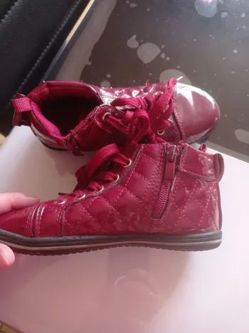 Chaussures enfant petite fille rouge vernis