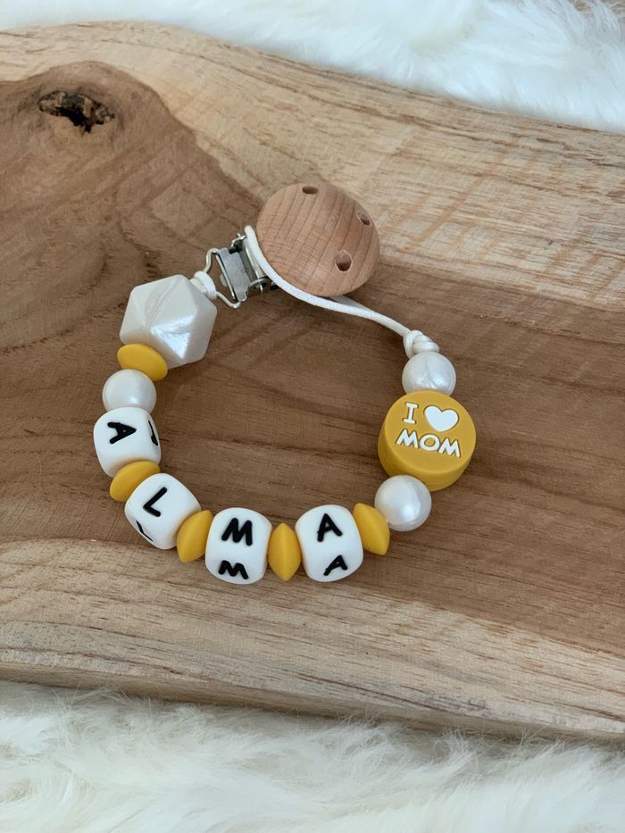 Attache-tétine en silicone personnalisé