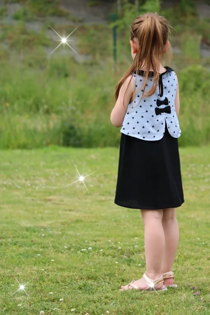 Jolie robe taille 4 ans (convient également en 6 ans). - photo numéro 3