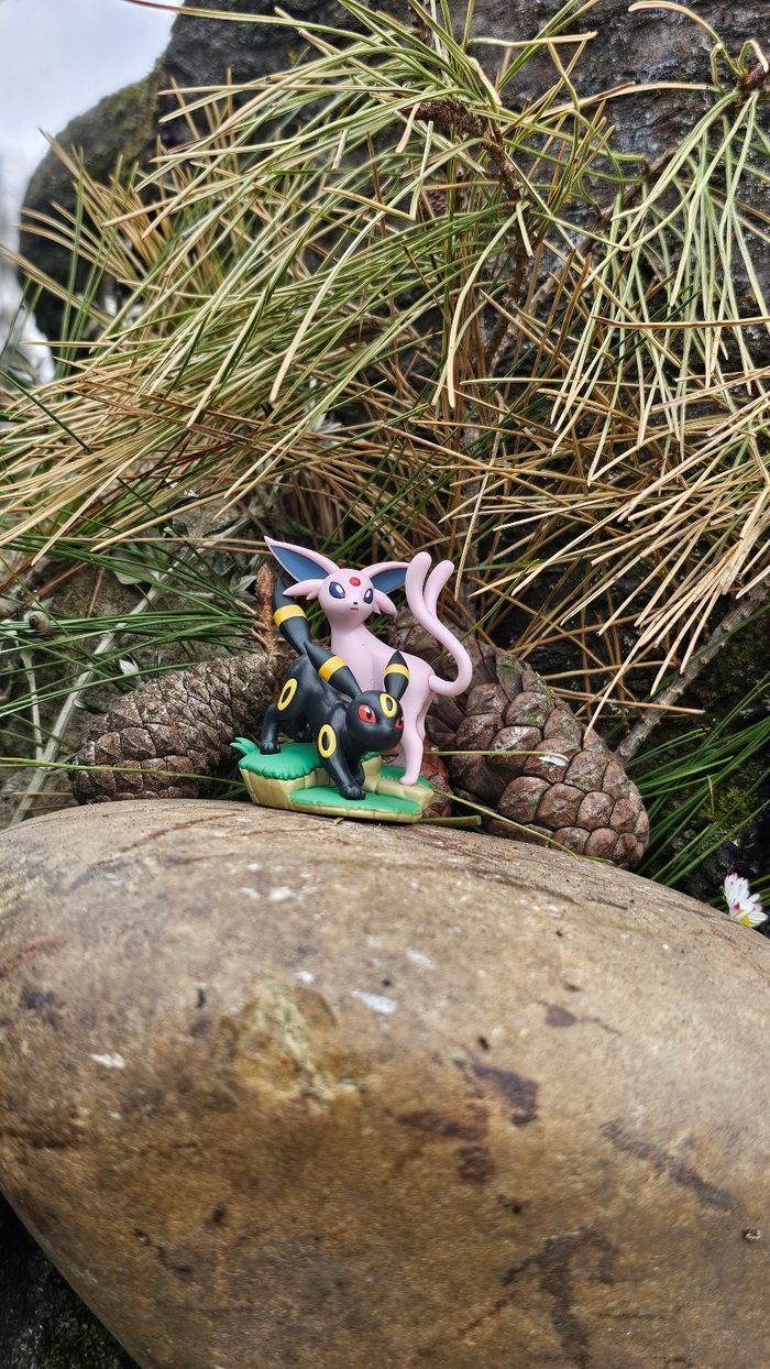 Super figurine Pokemon Nintendo noctali et mentali