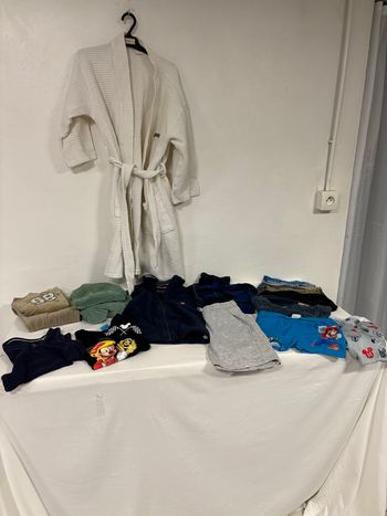 Lot vêtement garçon  8 ans