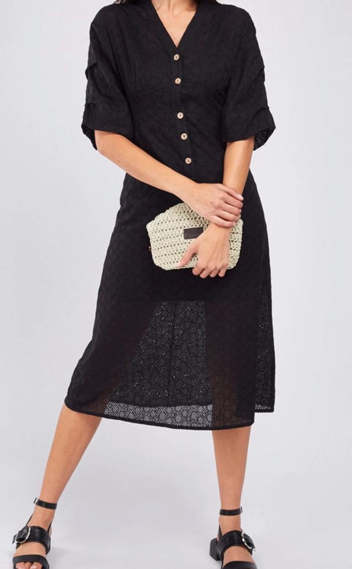 Jolie robe midi broderie anglaise - photo numéro 8