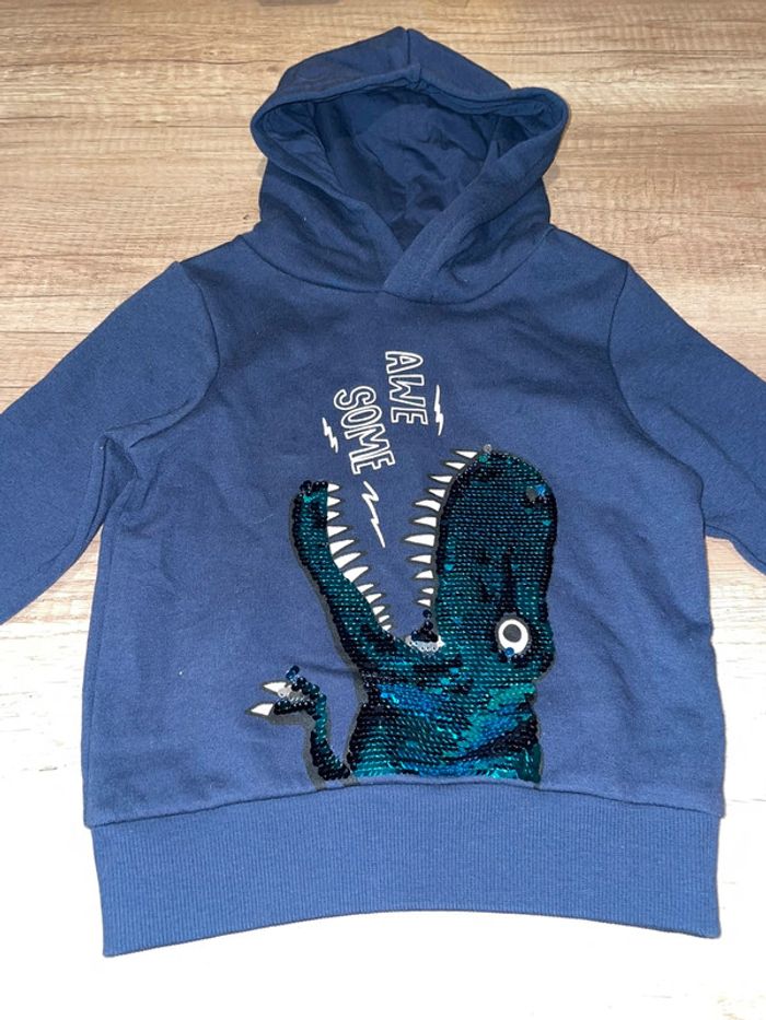 Pull à capuche c&a à sequins Dino 3 ans - photo numéro 2