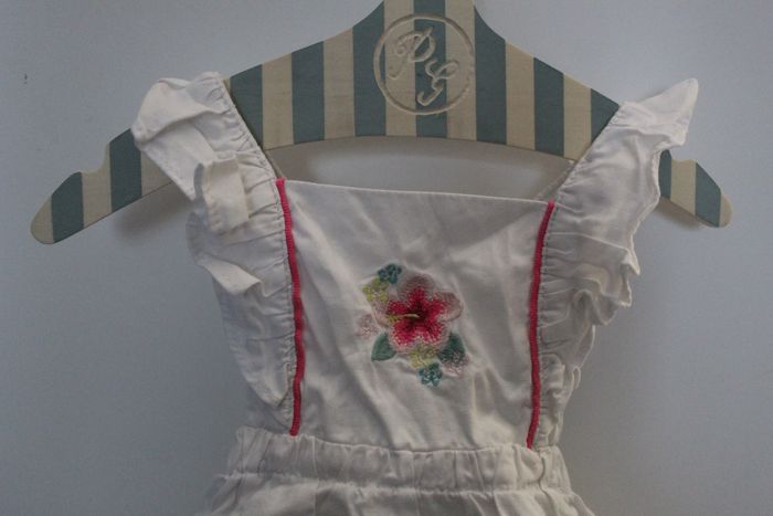 Robe bébé fille neuve jamais portée avec culotte - photo numéro 3