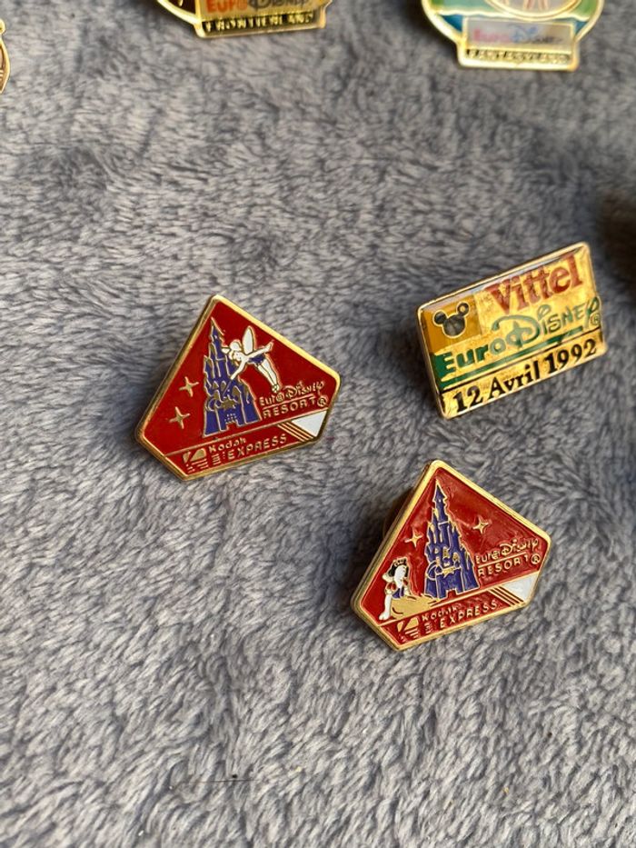 Lot de 10 pin’s broche euro Disney Buitoni, kitkat, nuts, philips, lion, kodak et vittel - photo numéro 11
