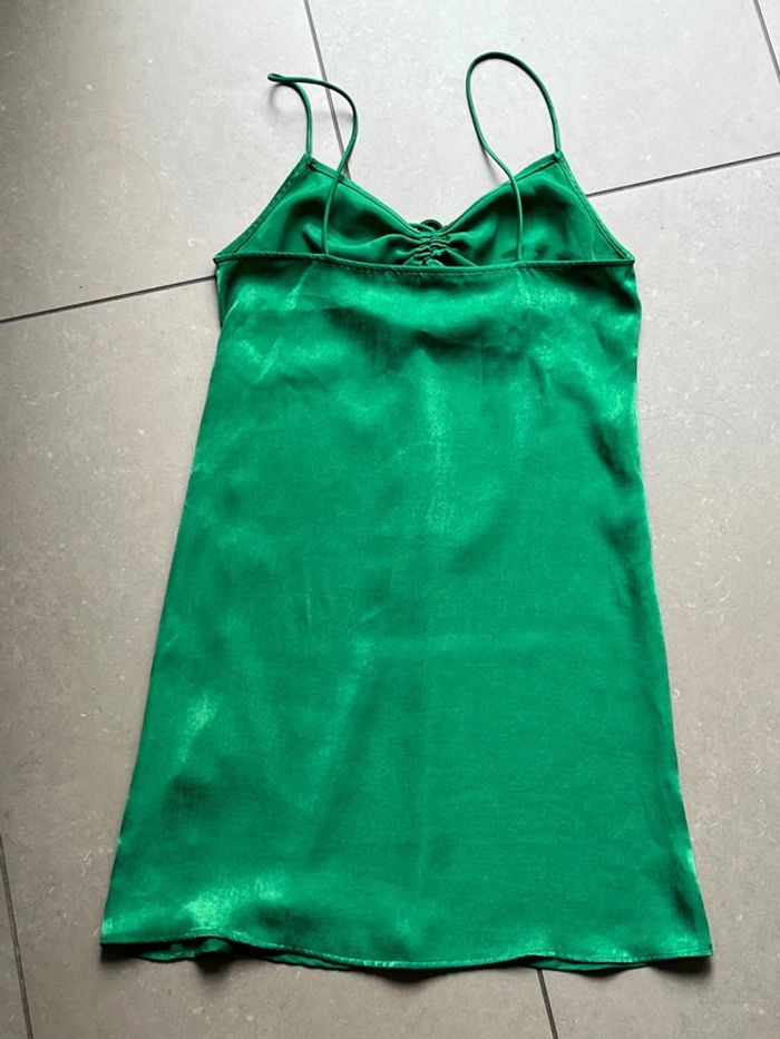 Robe à bretelles satinée verte Zara XS - photo numéro 3