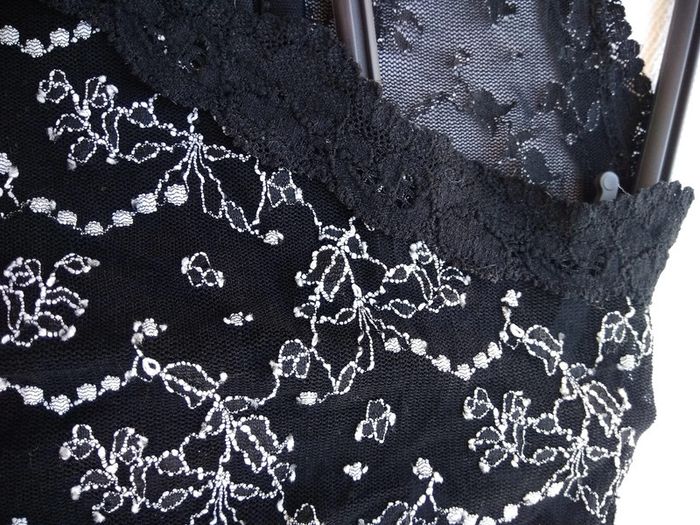 Haut dentelle noir et blanc femme - photo numéro 4