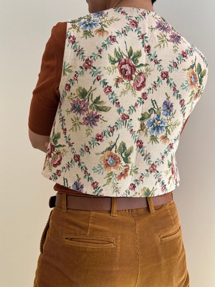 Gilet en jacquard fleuri