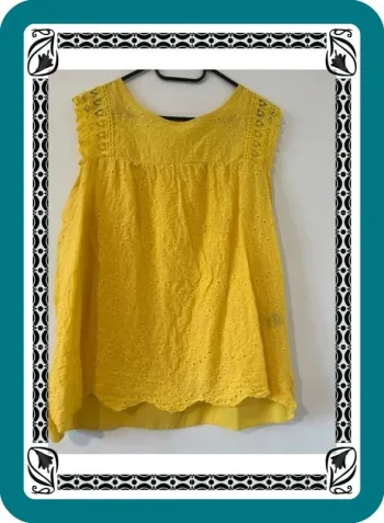 T-shirt jaune