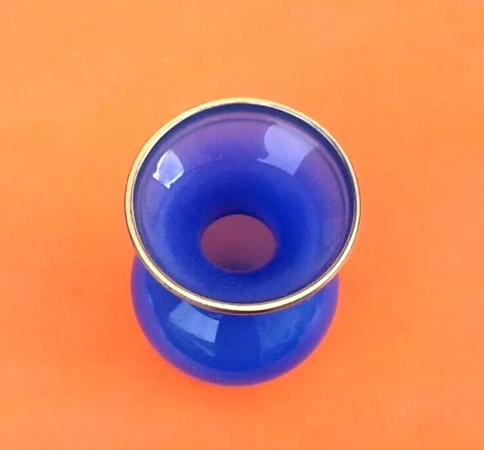 Années 1960 Vase balustre sur piédouche Opaline bleue col avec dorure - photo numéro 3