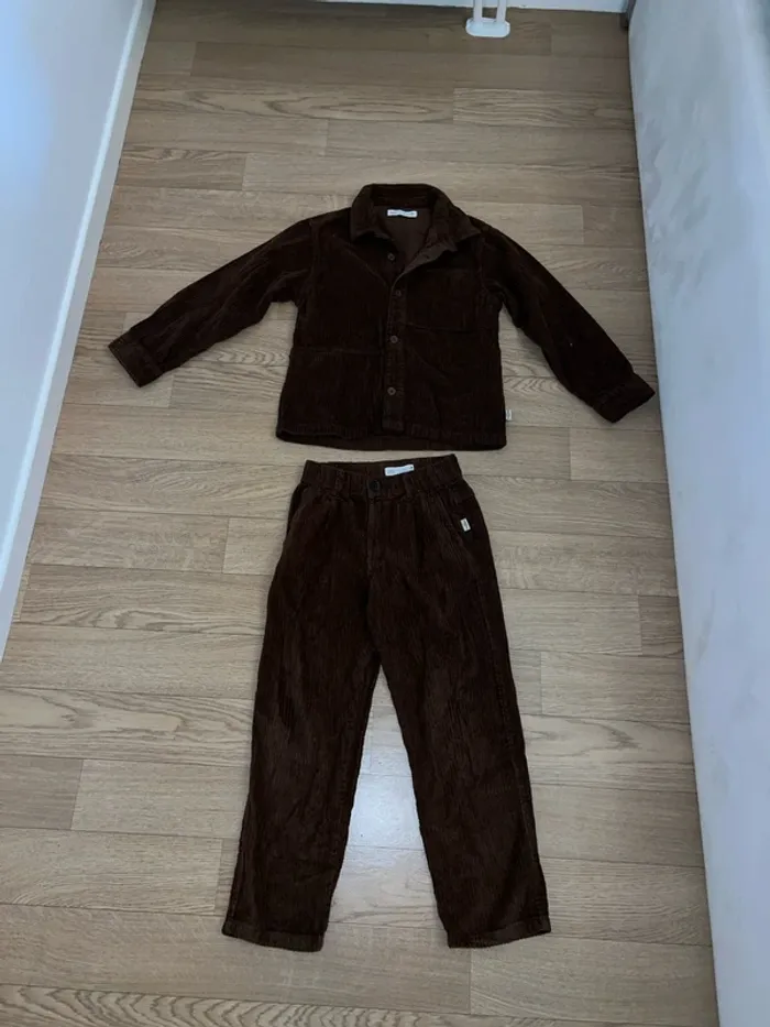 Ensemble en velours côtelé Zara 8 ans tres bonne etat - photo numéro 2