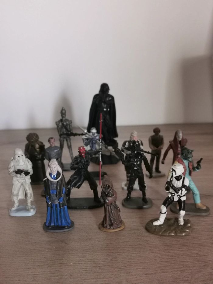 15 figurines personnages Star Wars