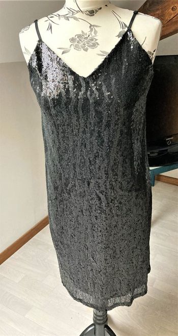 Robe droite noire à sequins taille 40/42