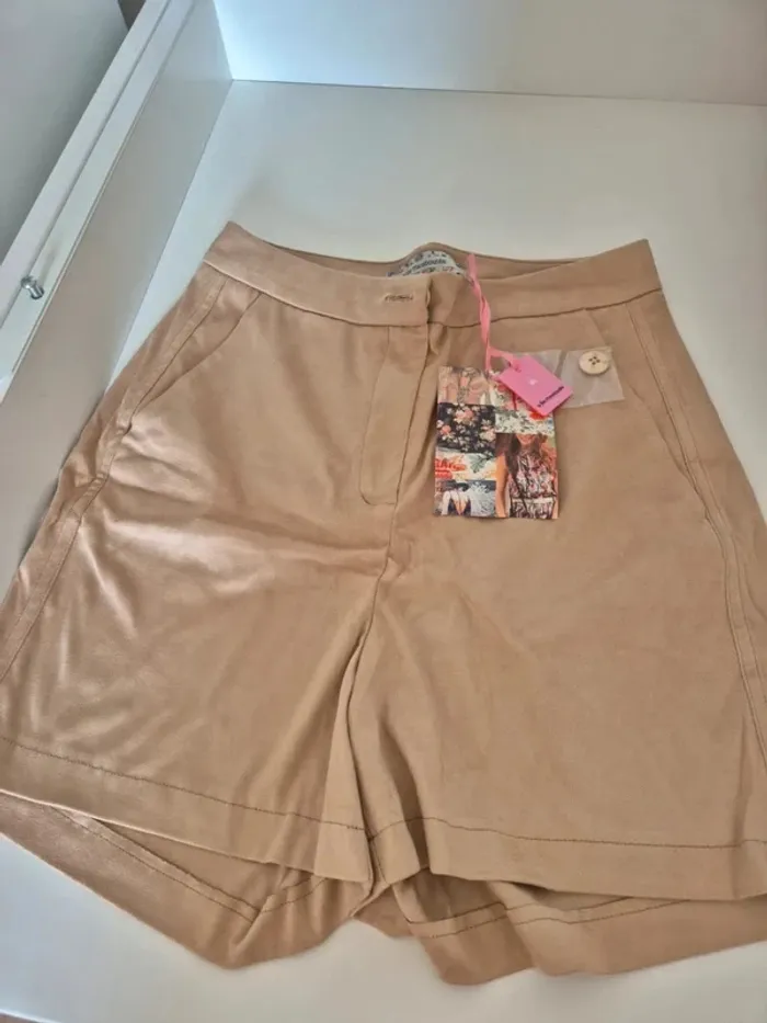 LA FEE maraboutee - Short taille haute neuf avec étiquette - taille 38 M - photo numéro 5