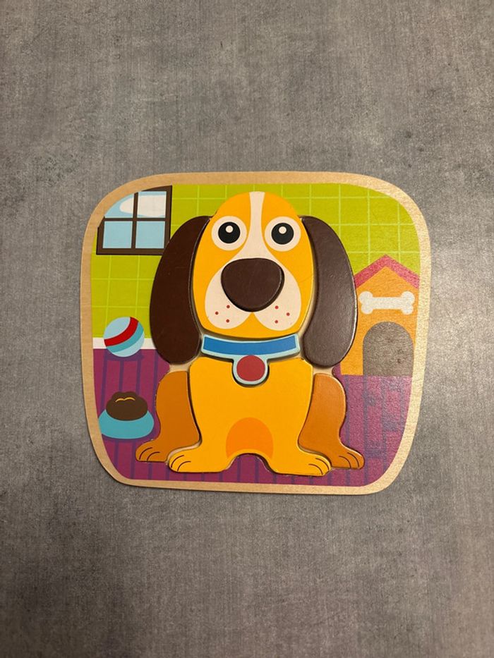 Puzzle en bois, chien, huit pièces
