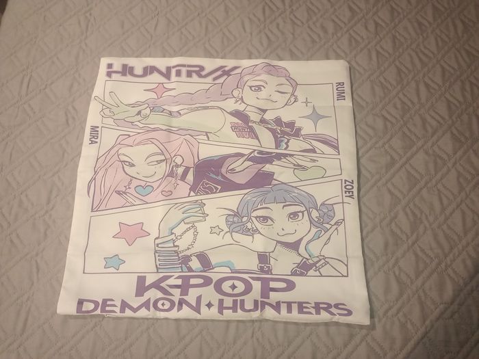 Housse de coussin K-pop démon hunters