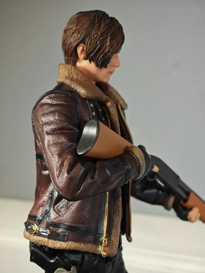 Figurine Resident Evil 4 : Leon 32cm neuve sans boîte - photo numéro 12