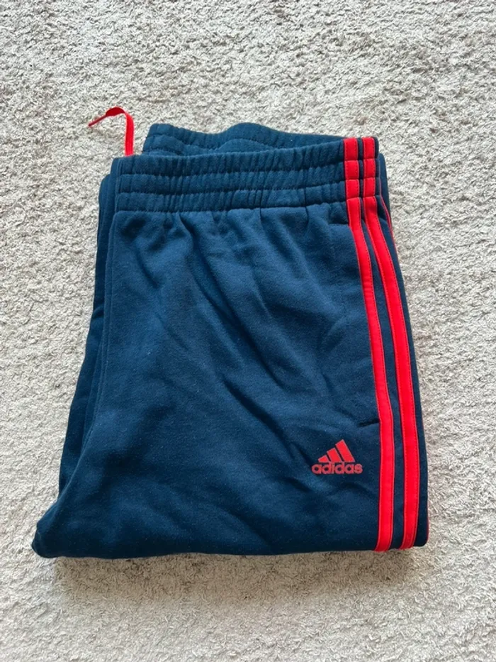 jogging bleu et rouge ADIDAS