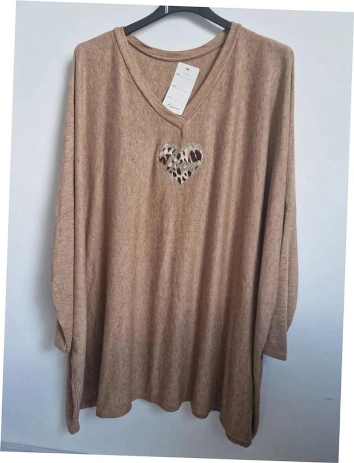 Pull leger marron clair avec coeur leopard