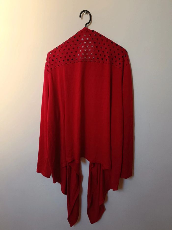 Gilet rouge long ajouré sur le haut - photo numéro 2