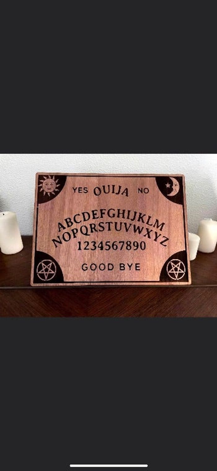 Planche Ouija et sa goutte