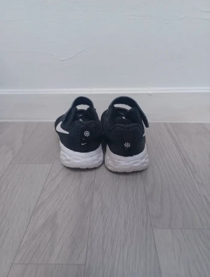 Basket bébé Nike révolution à scratch - photo numéro 5