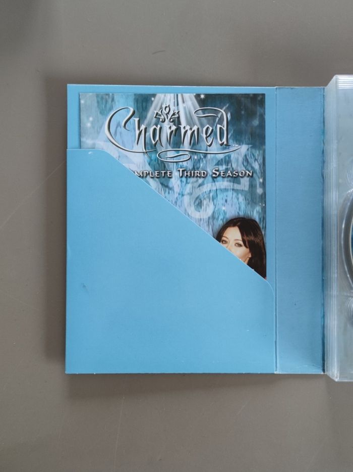 Coffret Dvd Charmed - Saison 3 intégrale - Très bon état - photo numéro 2