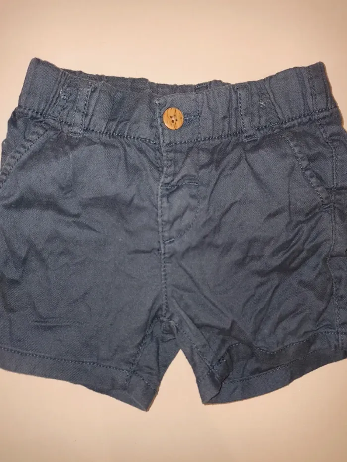 Short chino 9-12 mois C&A bleu marine excellent état - photo numéro 2