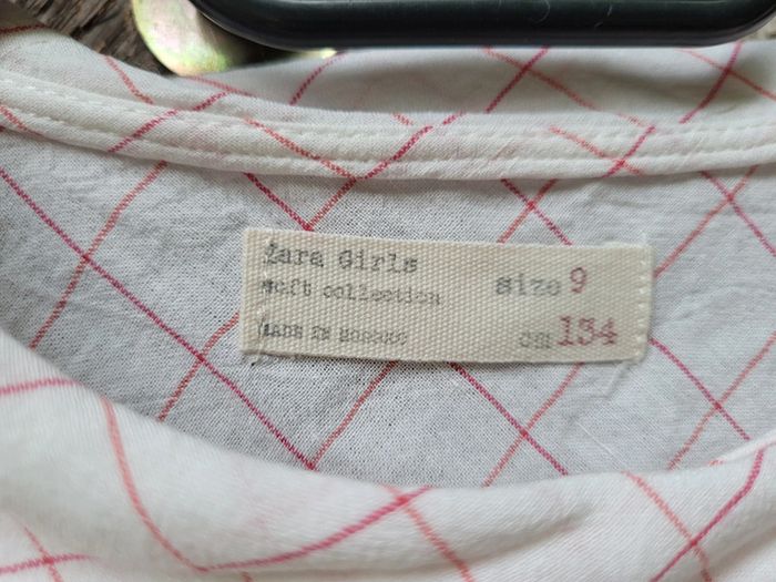 Très beau chemisier, coupe originale, Zara, 9 ans, couleur crème à carreaux roses - photo numéro 5