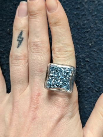 Bague en verre carrée style pylônes