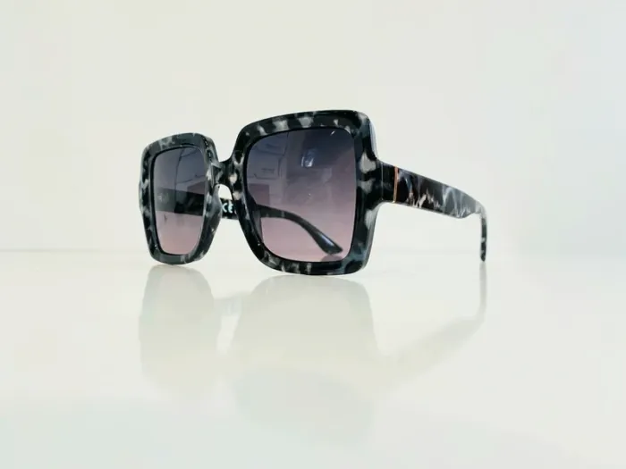 Lunette de soleil femme carrée Polarisée grise léopard verres dégradés UV protection catégorie 3 - photo numéro 3
