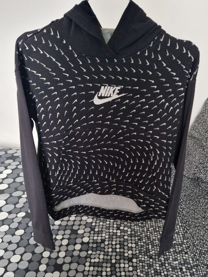 Sweat à capuche Nike noir à motifs – Taille L (146–156 cm) - photo numéro 5