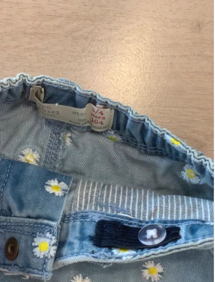 Short Zara 3-4 ans 104 cm fleurs brodées - photo numéro 3