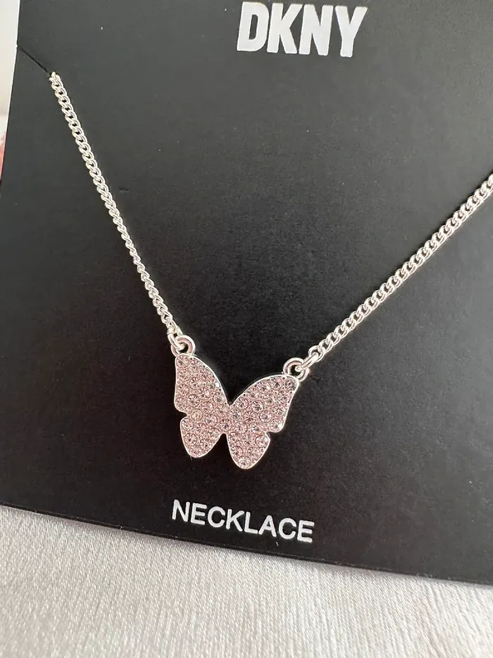 🦋Collier papillon DKNY en argent – éclat raffiné - photo numéro 2