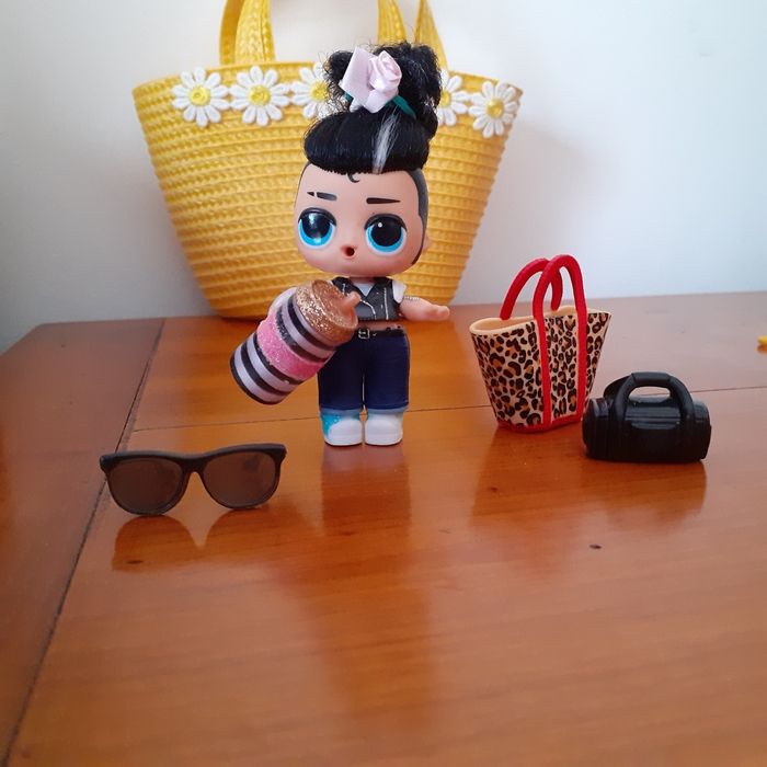 Figurine Poupée L.O.L Surprise + 4 accessoires