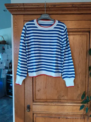 Pull marin bleu blanc et rouge