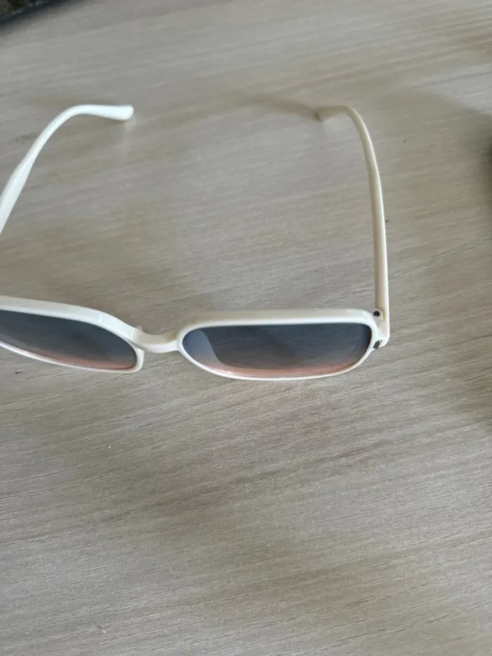 Lunettes soleil neuves - photo numéro 2