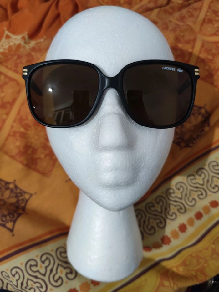 Lunettes de soleil Lacoste