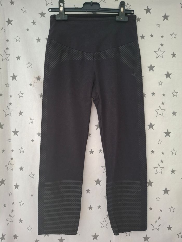 Pantalon sport taille élastique 12 ans Décathlon 
Très bon état ni trous ni tache - photo numéro 2