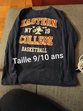 T shirt manche longue taille 9/10 ans