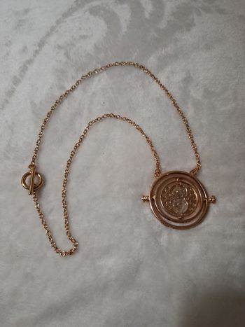 Arret de collection , joli collier " Harry Potter , retourneur de temps " ( bien lire svp )