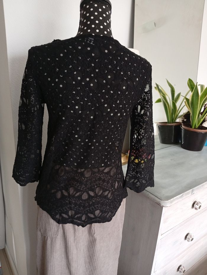 Haut en dentelle noire. H&M 36 - photo numéro 2