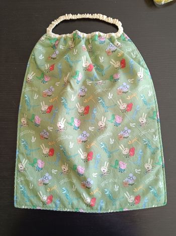 Bavoir maternelle mixte garçon fille motif licence peppa pig vert