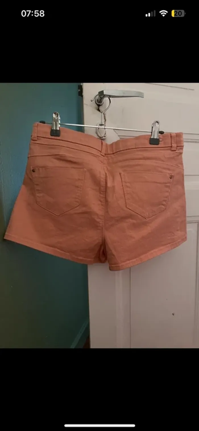 Short Bershka taille 38 - photo numéro 2