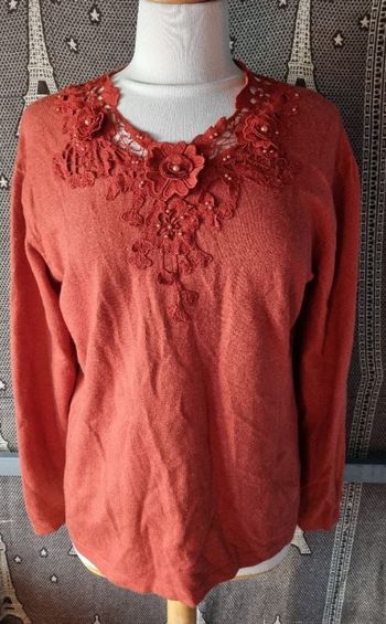 Pull avec broderie taille M-L