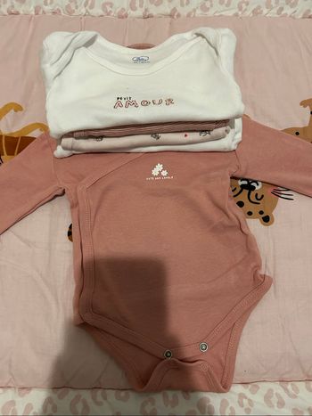 Lot de bodys / gilets / pantalon fille 3 mois