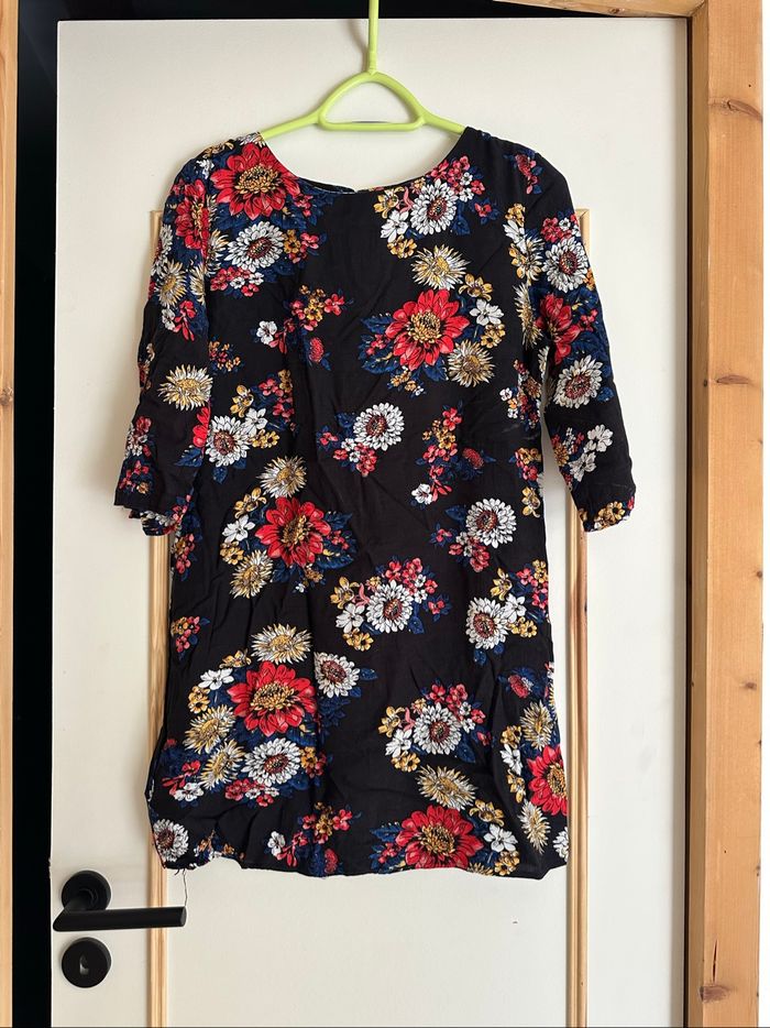 Robe légère et fleurie - Taille 2