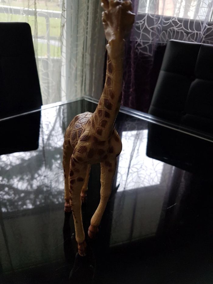 Figurine girafe taille 30 cm en très bon état - photo numéro 3
