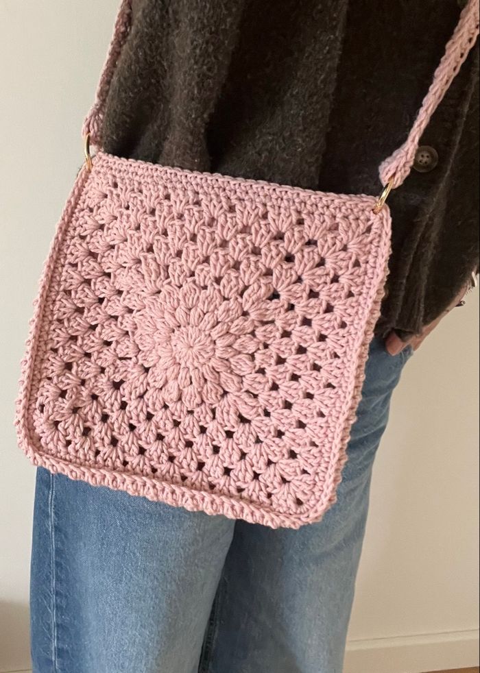 Sac bandoulière au crochet bohème chic rose poudré - photo numéro 2