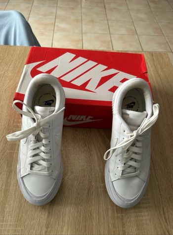 Chaussures femme taille 38,5 NIKE